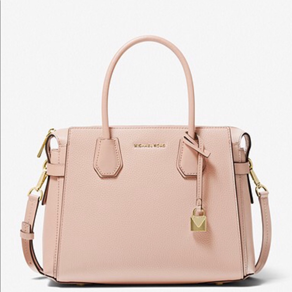 •Crossbody bag, •100% leather, •Adjustable strap